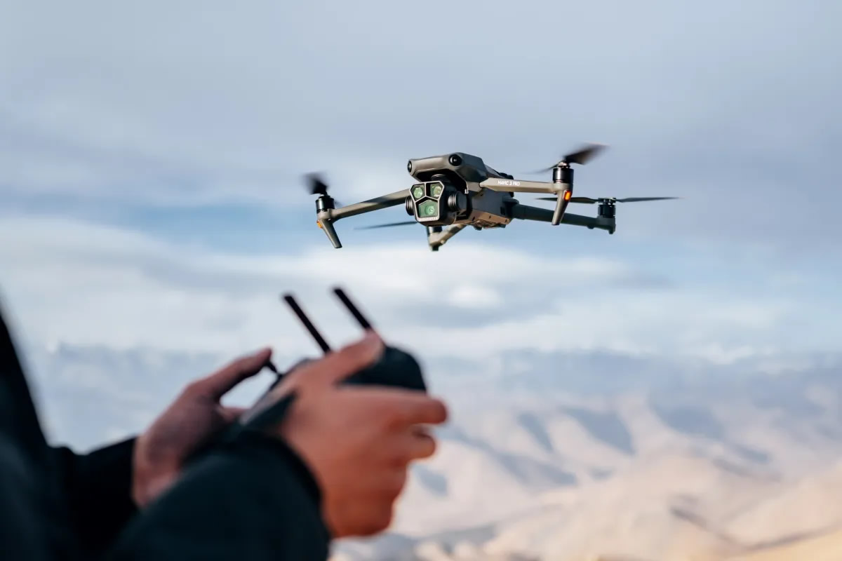 DJI MAVIC 3 PRO FLY MORE COMBO CON DJI RC (CON PANTALLA)