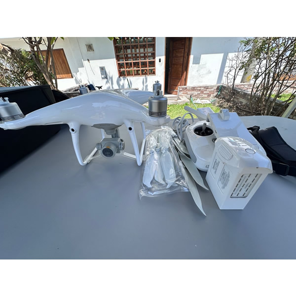 DJI PHANTOM 4 PRO V2.0(LIKE NEW) + ACCESORIOS