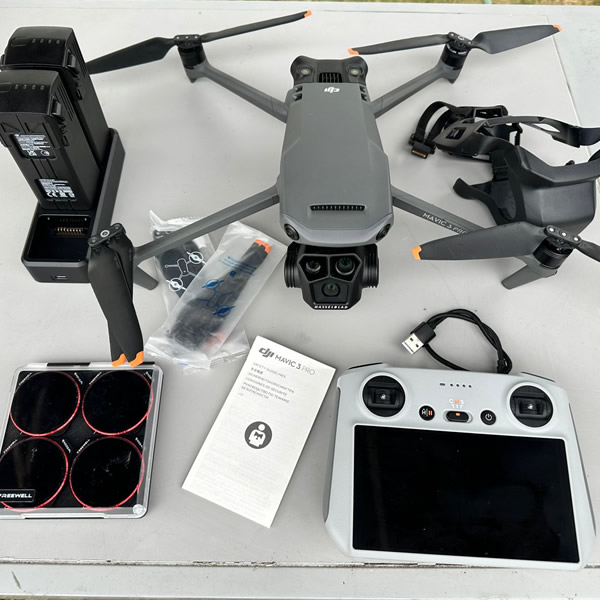 DJI MAVIC 3 PRO FLY MORE COMBO CON DJI RC (CON PANTALLA)